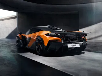 El McLaren W1 muestra un diseño agresivo con líneas aerodinámicas y 1.275 CV.
