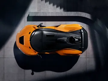 Vista aérea del McLaren W1 destacando su diseño aerodinámico.