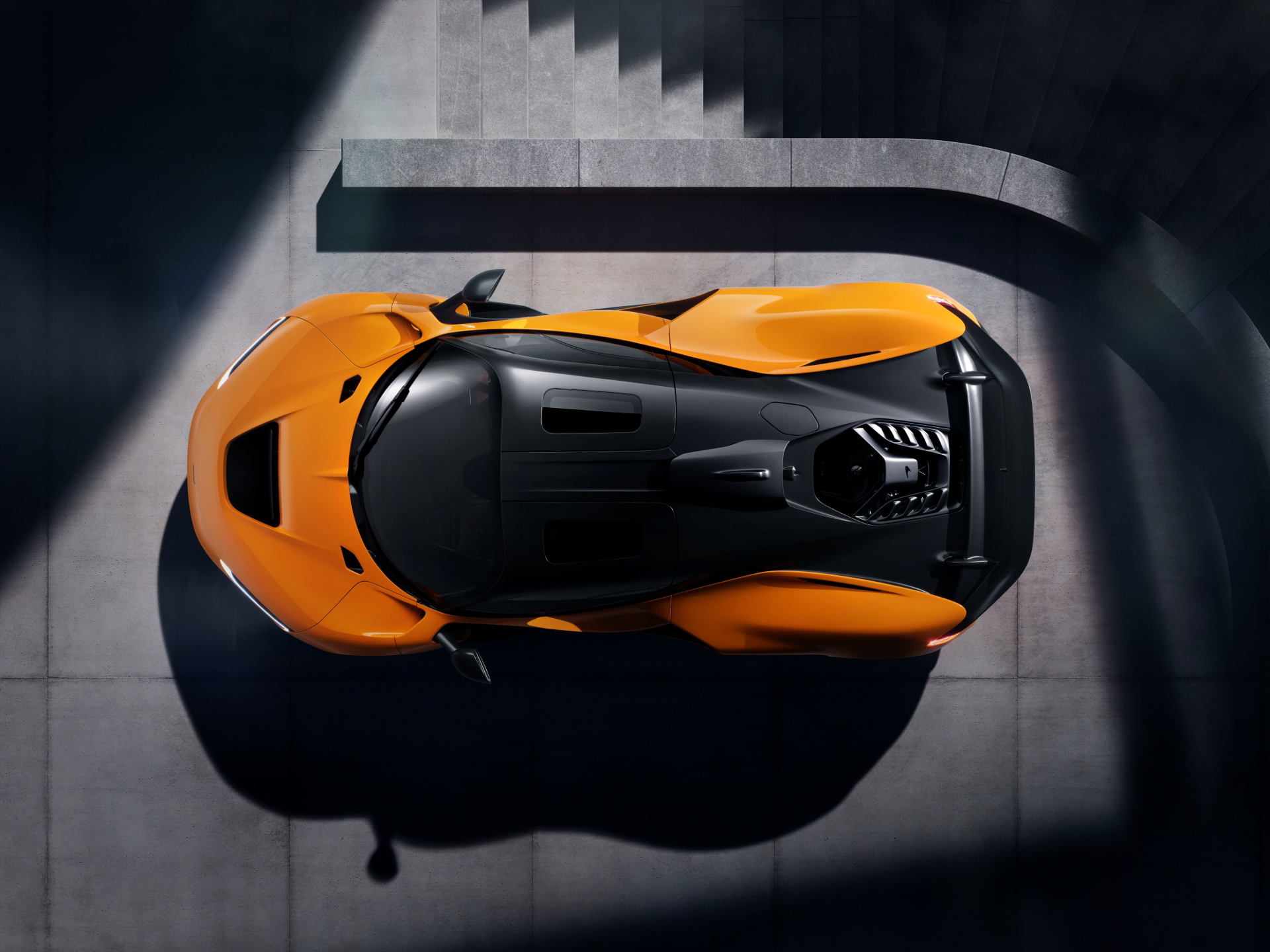 Vista aérea del McLaren W1 destacando su diseño aerodinámico.