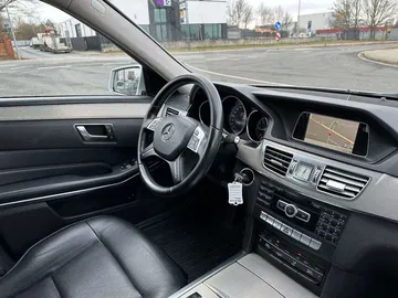 Habitáculo en impecable estado tras recorrer 817,000 km.