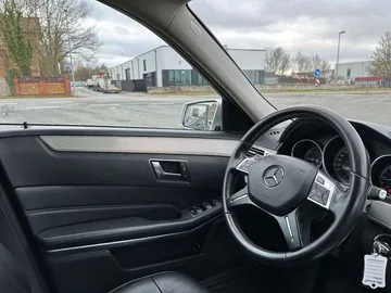 Impresionante conservación del habitáculo de un Mercedes Clase E con 817000 km