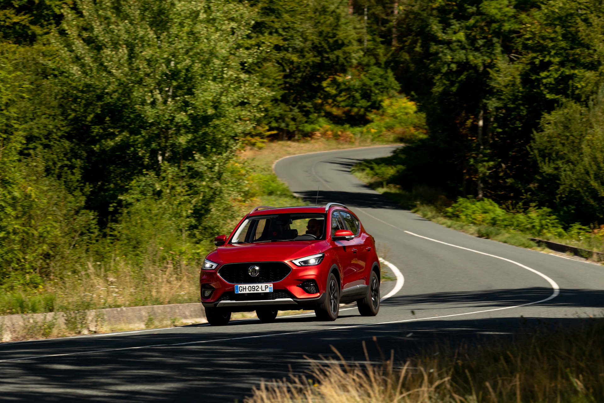 Vista dinámica del MG ZS, el SUV más asequible del mercado.