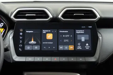 Vista del sistema de infotainment del MG ZS híbrido
