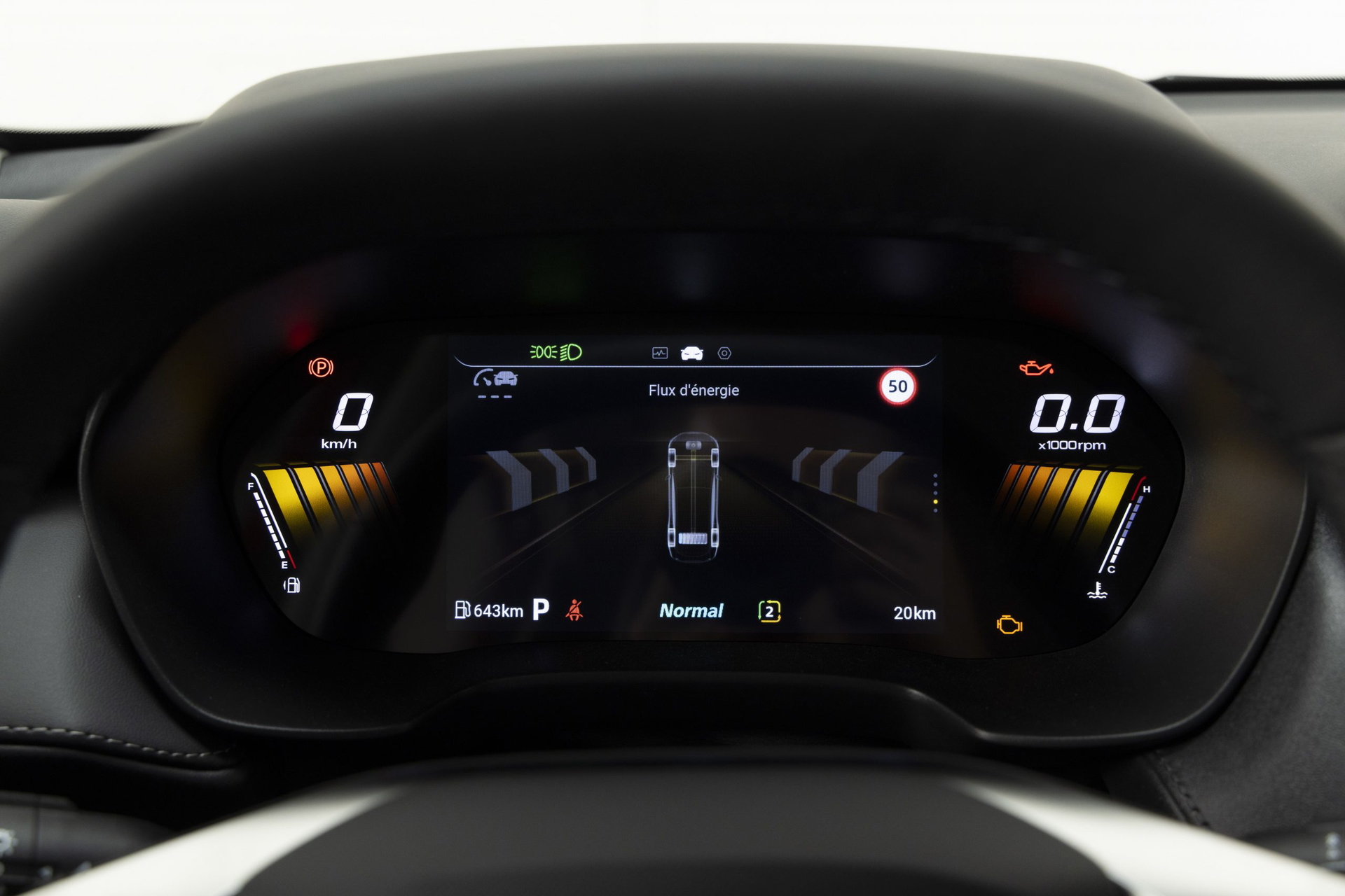 Vista del cuadro de instrumentos digital del MG ZS híbrido, nítido y moderno.