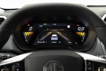 Vista del cuadro de instrumentos digital del MG ZS híbrido.