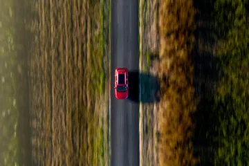 Vista aérea del MG ZS demostrando su diseño compacto y dinámica de conducción en carretera