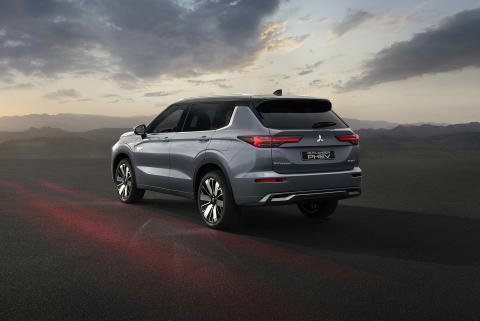 Mitsubishi-outlander-phev-025-006