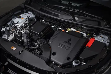 Vista del propulsor híbrido enchufable del Mitsubishi Outlander PHEV.