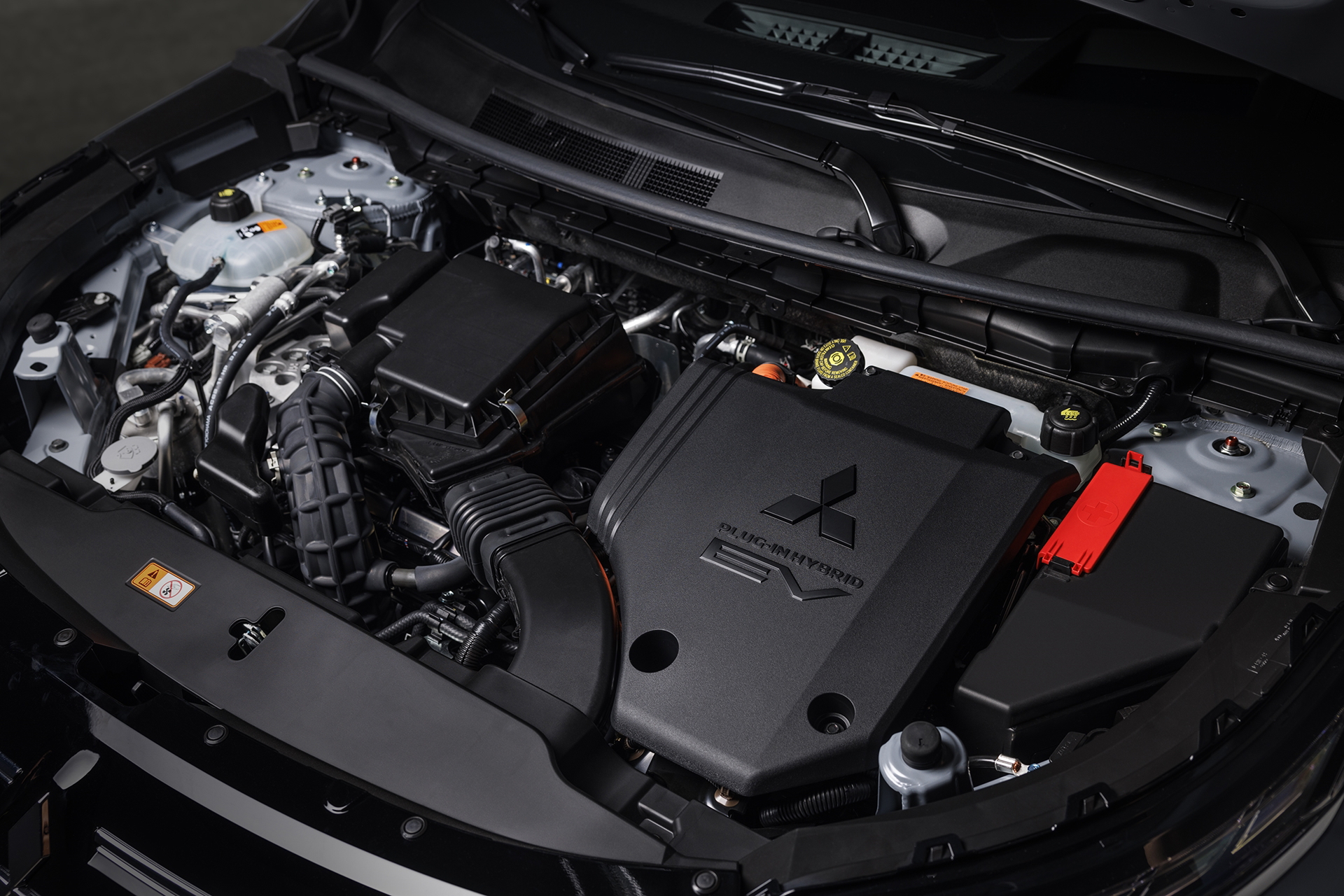 Vista del propulsor híbrido enchufable del Mitsubishi Outlander PHEV.