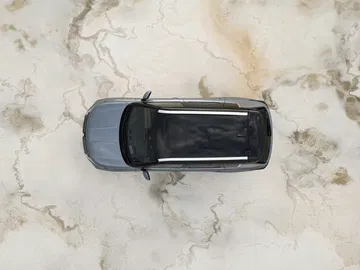 Vista aérea del Mitsubishi Outlander enfatizando su techo y diseño superior.