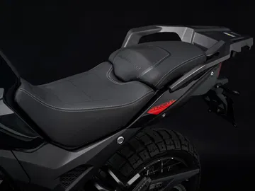 Vista lateral de la Morbidelli T1002VX destacando su diseño ergonómico