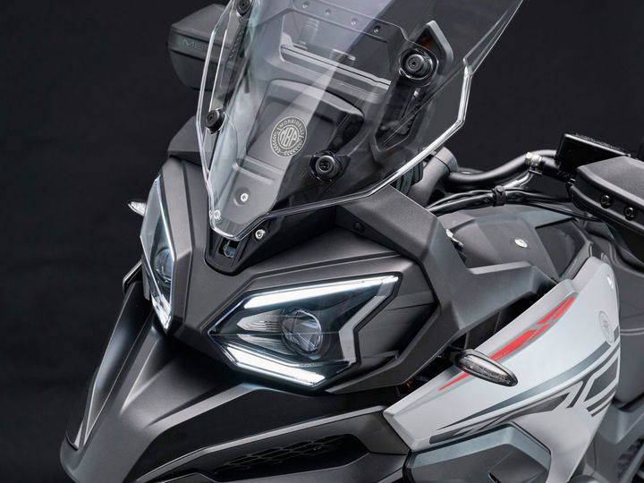 Maxi-trail Morbidelli T1002VX, faro y frontal agresivos.
