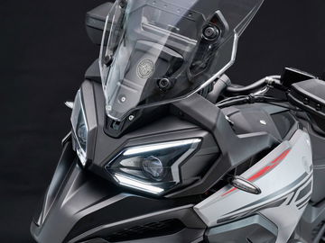 Maxi-trail Morbidelli T1002VX, faro y frontal agresivos.