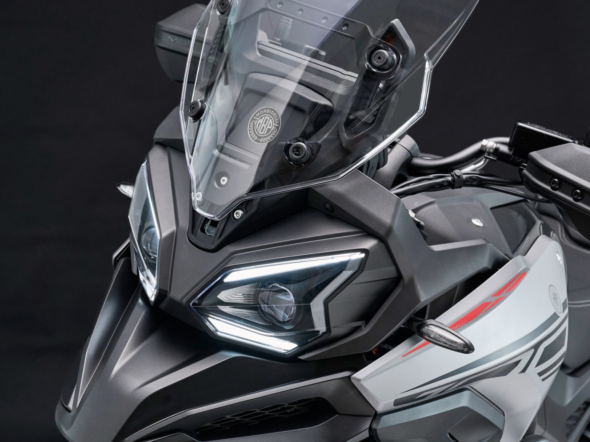 Maxi-trail Morbidelli T1002VX, faro y frontal agresivos.