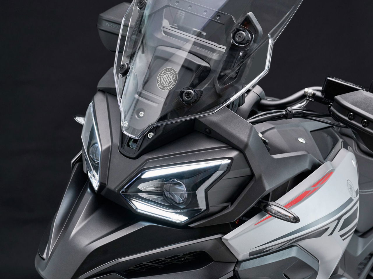 Maxi-trail Morbidelli T1002VX, faro y frontal agresivos.