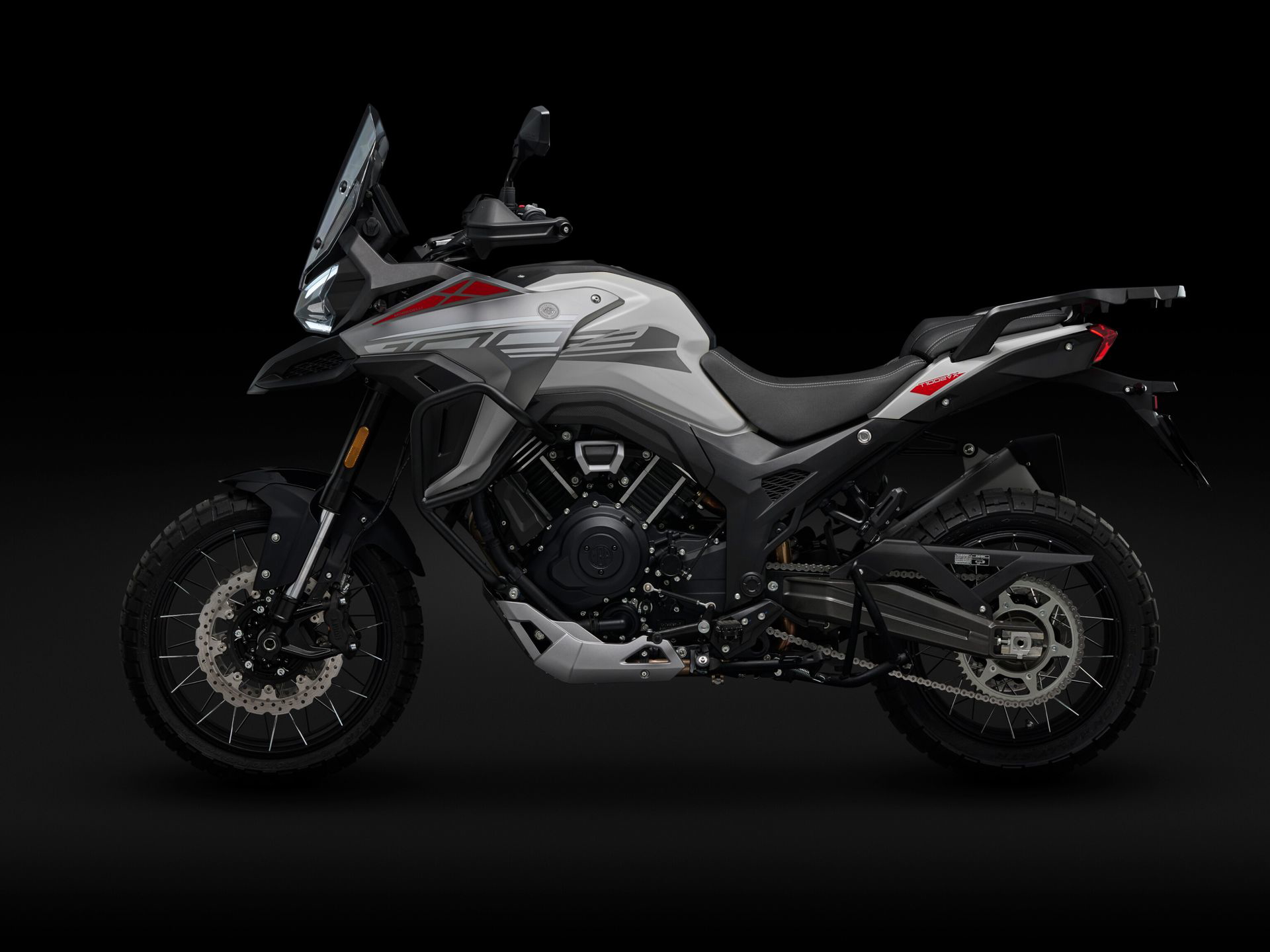 Maxi-trail Morbidelli T1002VX, diseño agresivo con acabados de calidad.