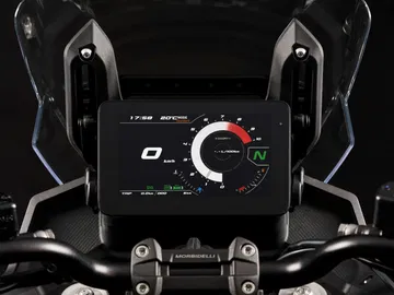 Panel de instrumentos digital de la Morbidelli T1002VX, mostrando velocímetro y revoluciones.