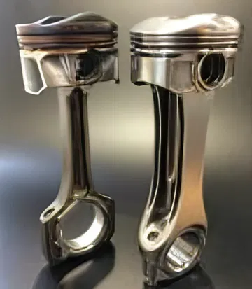 Vista cercana de un pistón del motor Yang Engines con tecnología de ciclo dual.