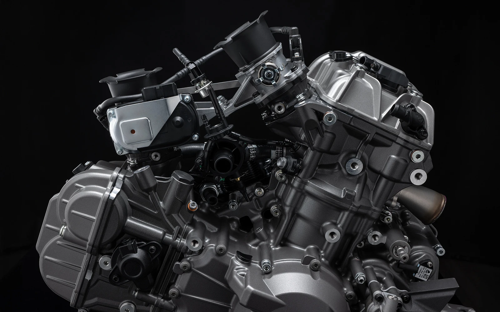 Ducati presenta su motor V2 ligero de 126 CV, destacando por su peso pluma de 54,4 kg.