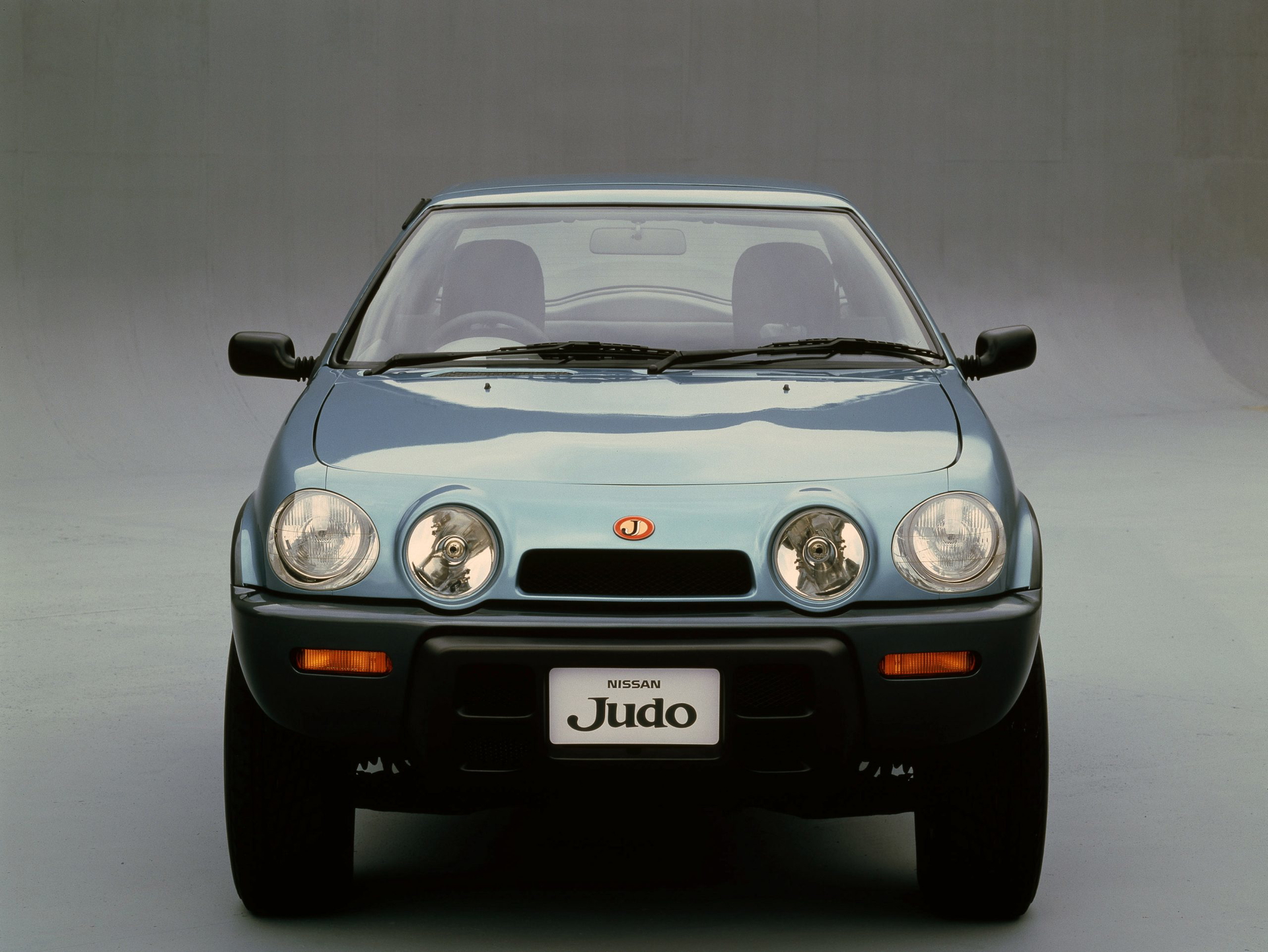 Vista frontal del Nissan Judo Concept, destacando su innovador diseño