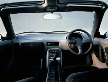 Vista frontal del habitáculo del Nissan Judo Concept, destacando su diseño futurista.