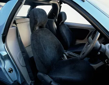 Vista lateral interior del Nissan Judo Concept evidenciando asientos y ergonomía.