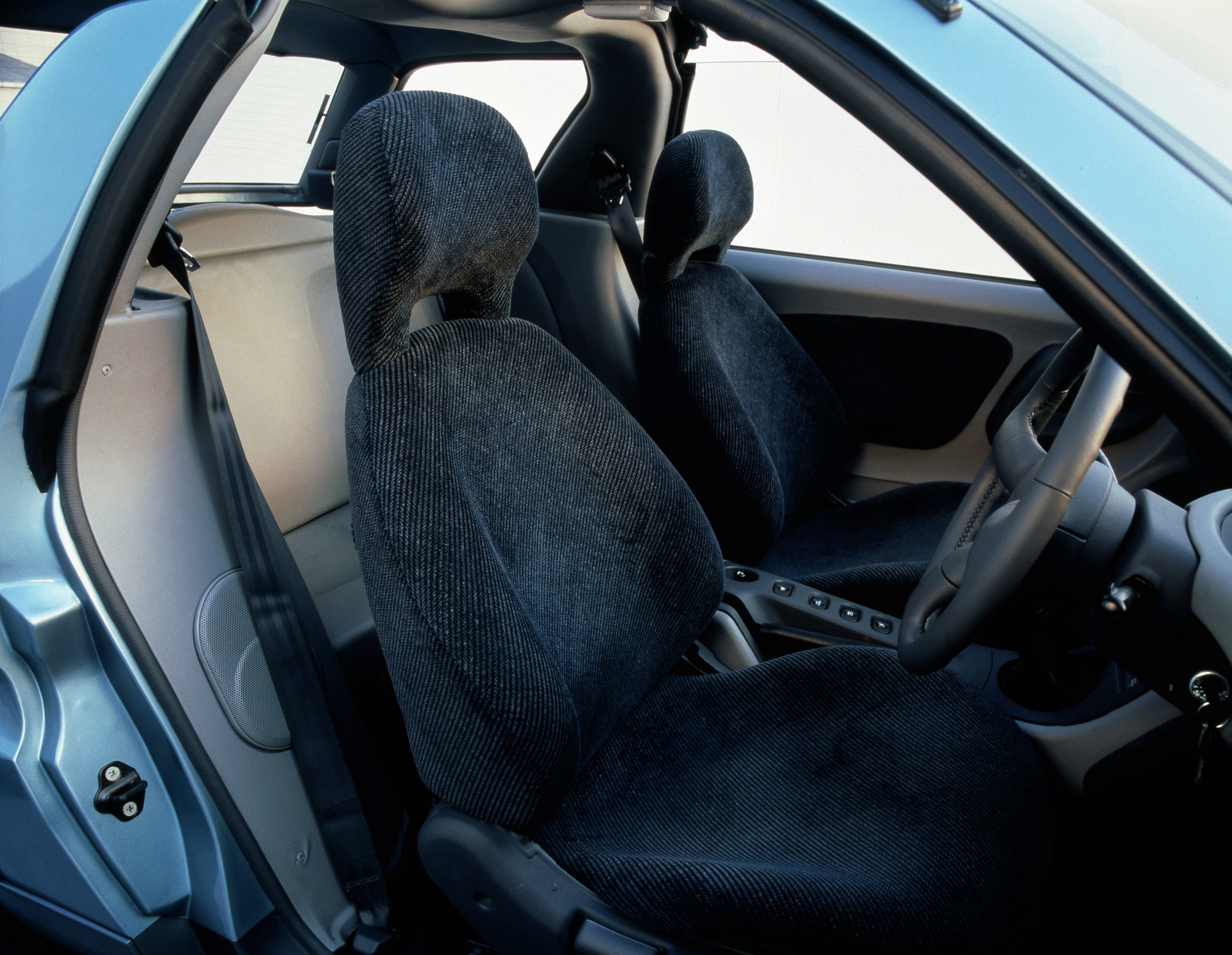 Vista lateral interior del Nissan Judo Concept evidenciando asientos y ergonomía.