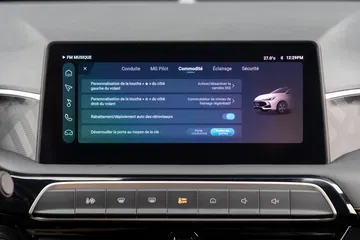 Pantalla central táctil del MG3 mostrando sistema de infotenimiento