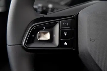 Control de estabilidad y botones en volante MG3