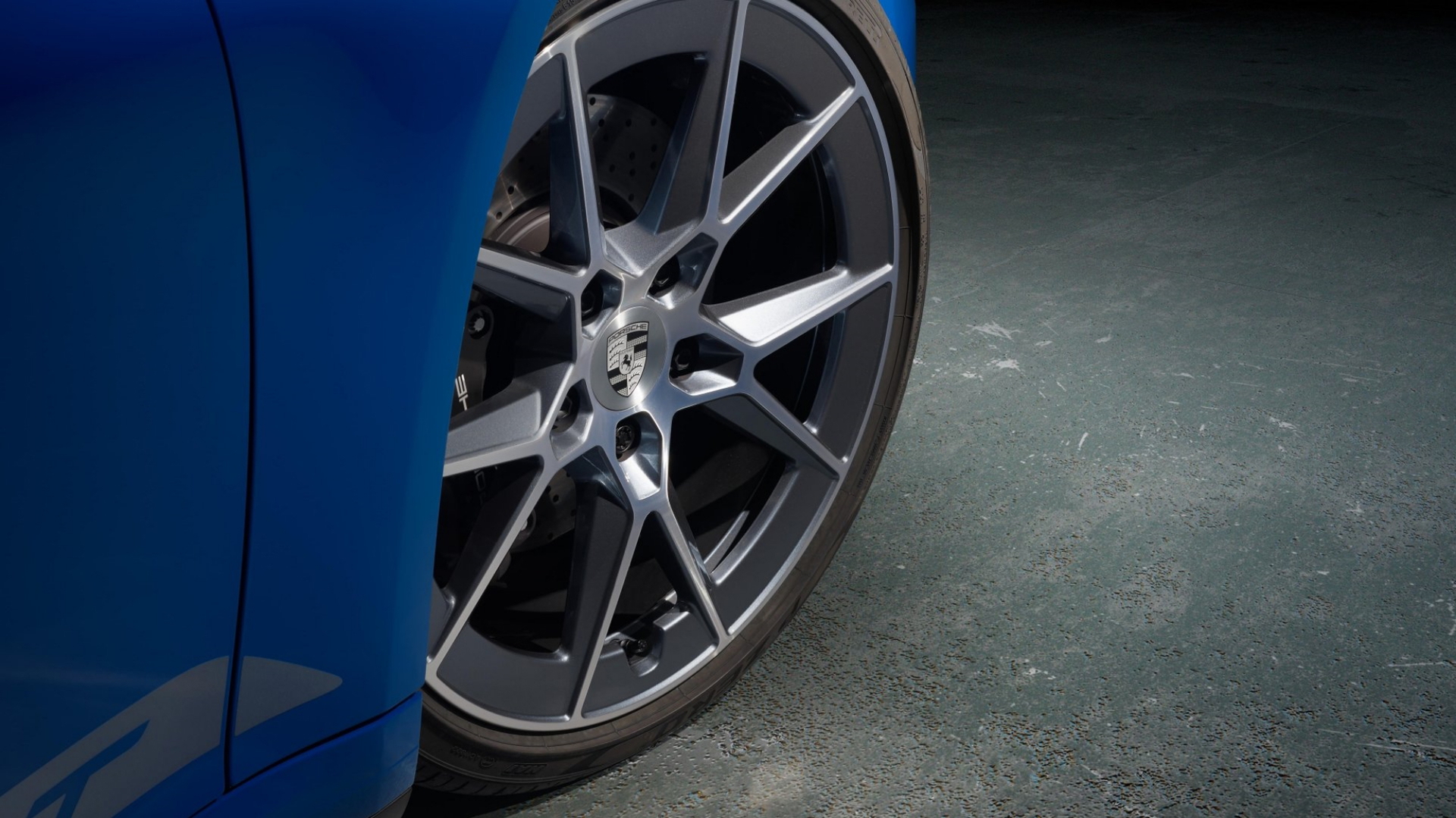 Llanta de aleación del Porsche 911 Carrera T, diseño y deportividad.