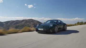 El Porsche 911 GT3 en su hábitat natural, poderío y diseño atemporal.
