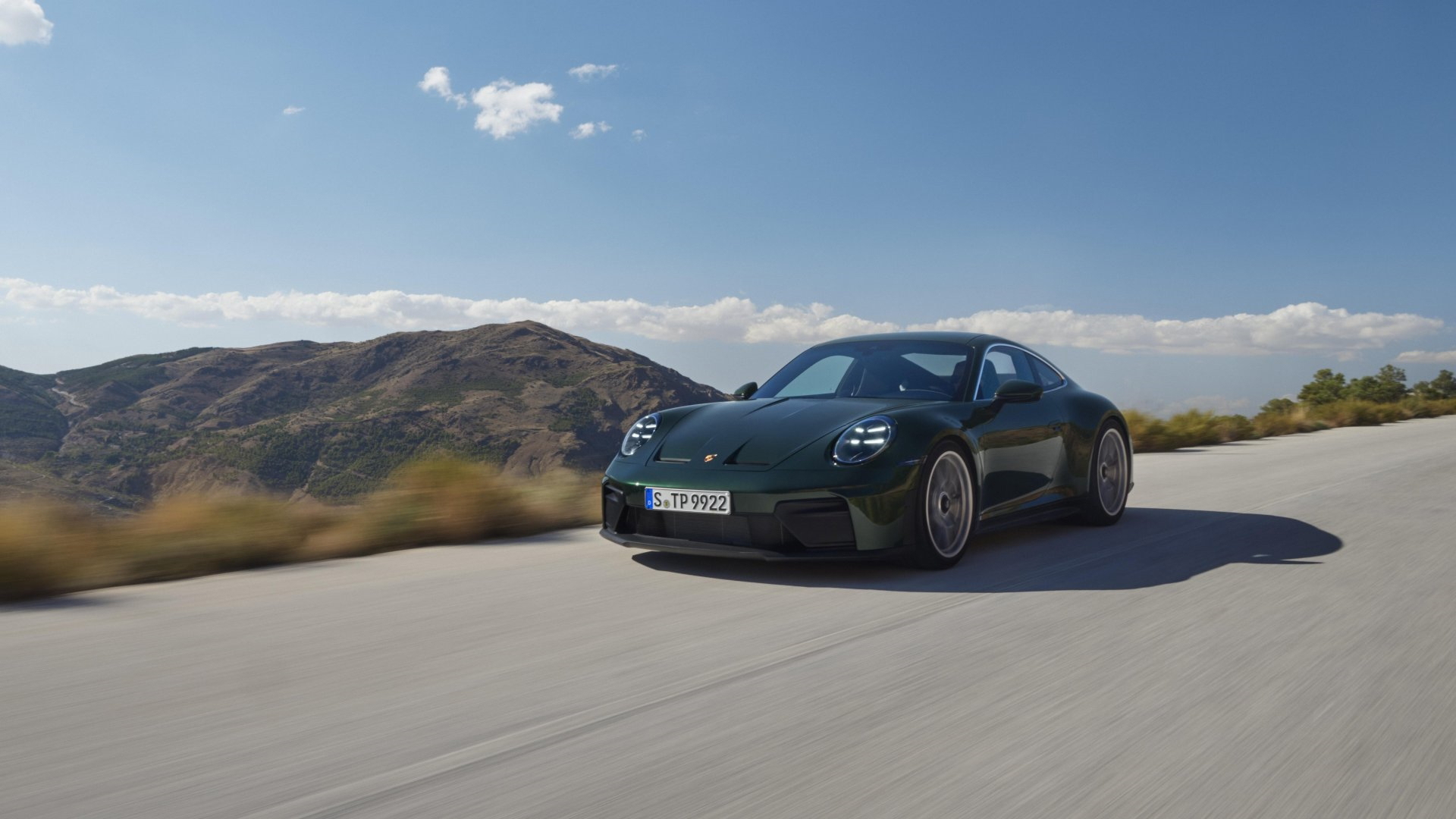 El Porsche 911 GT3 en su hábitat natural, poderío y diseño atemporal.