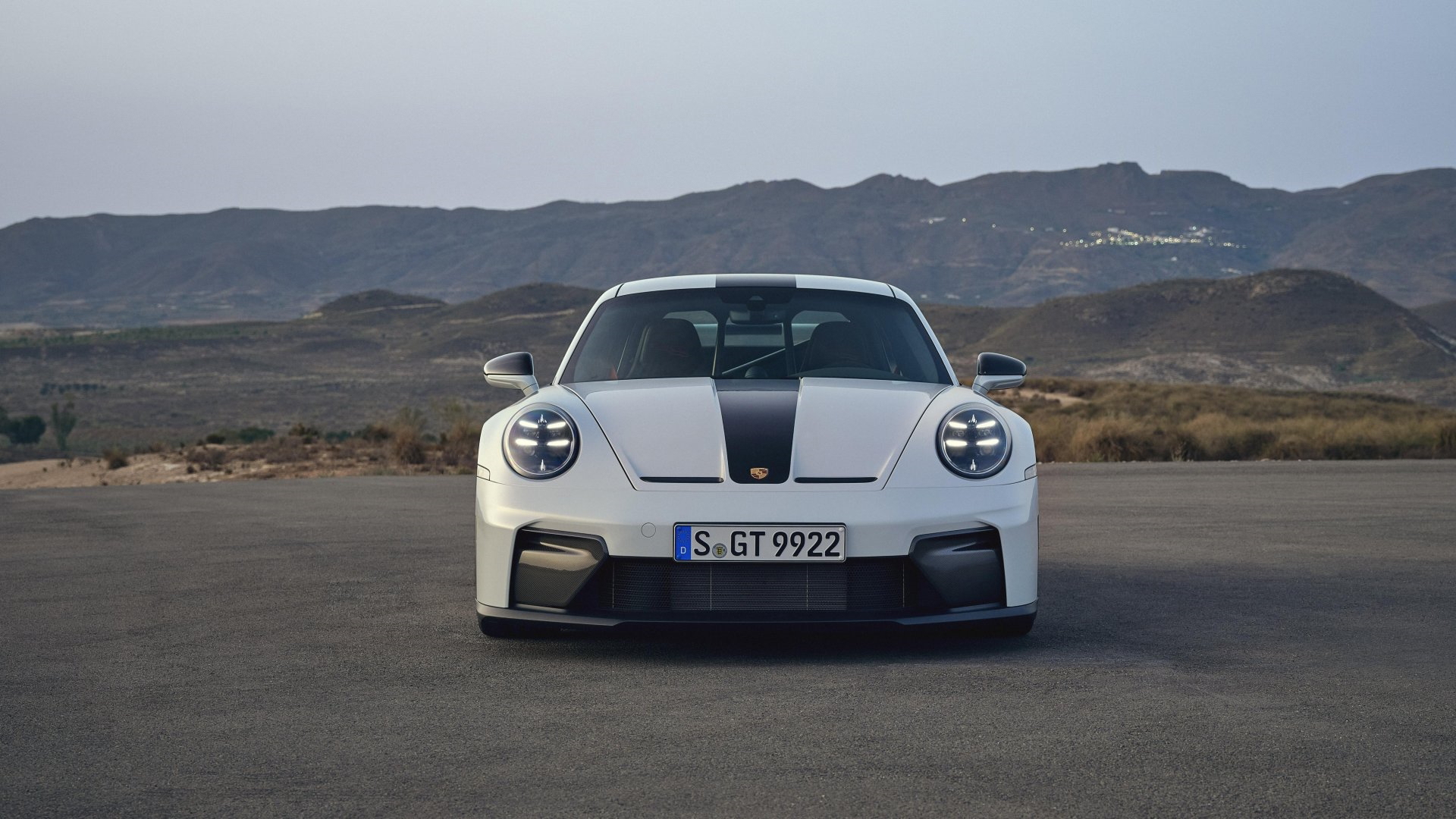 Porsche 911 GT3 en su versión 992, exhibiendo su poderosa estampa.