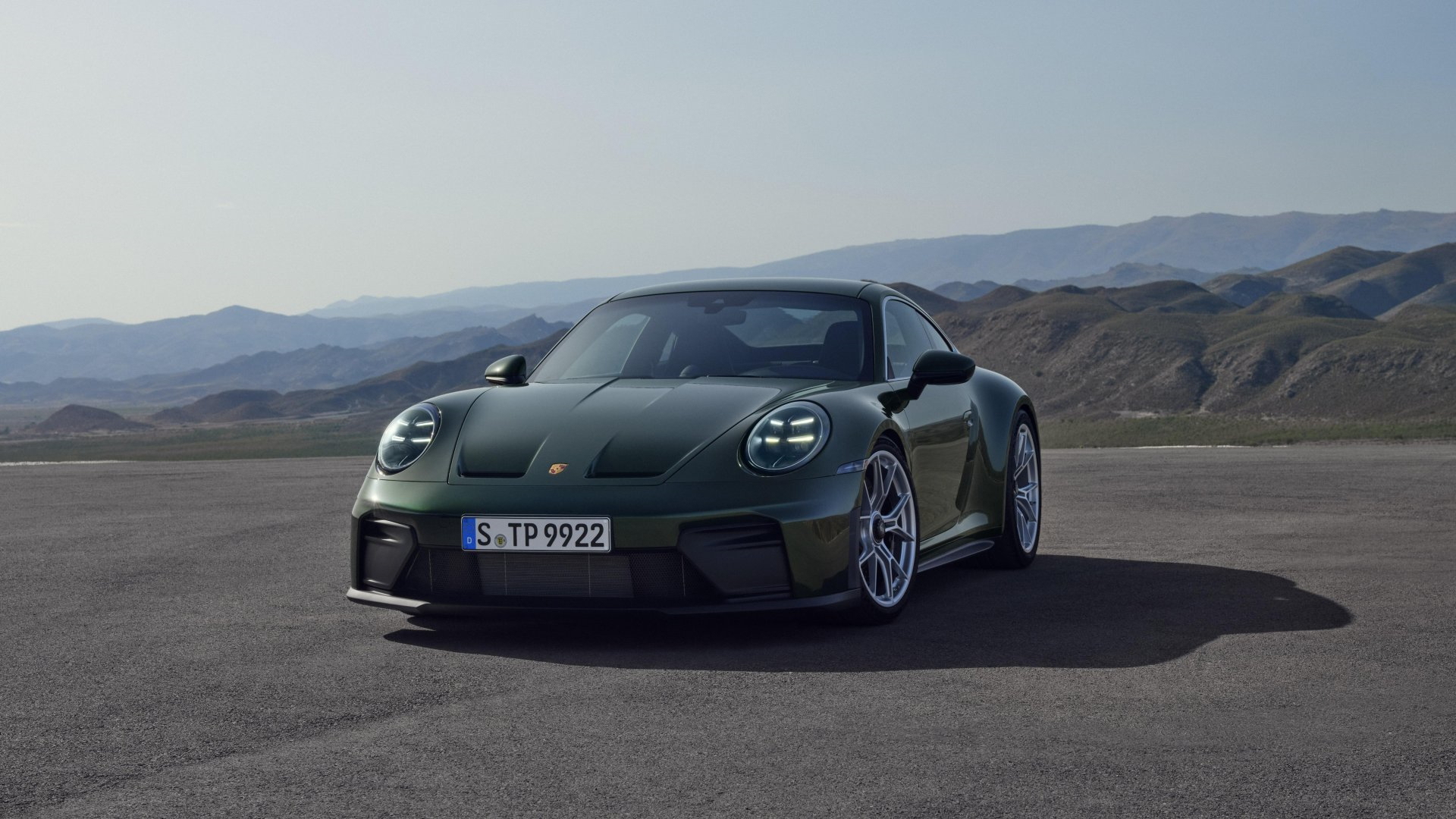 El Porsche 911 GT3 en toda su magnificencia, con su frontal agresivo y líneas laterales aerodinámicas.
