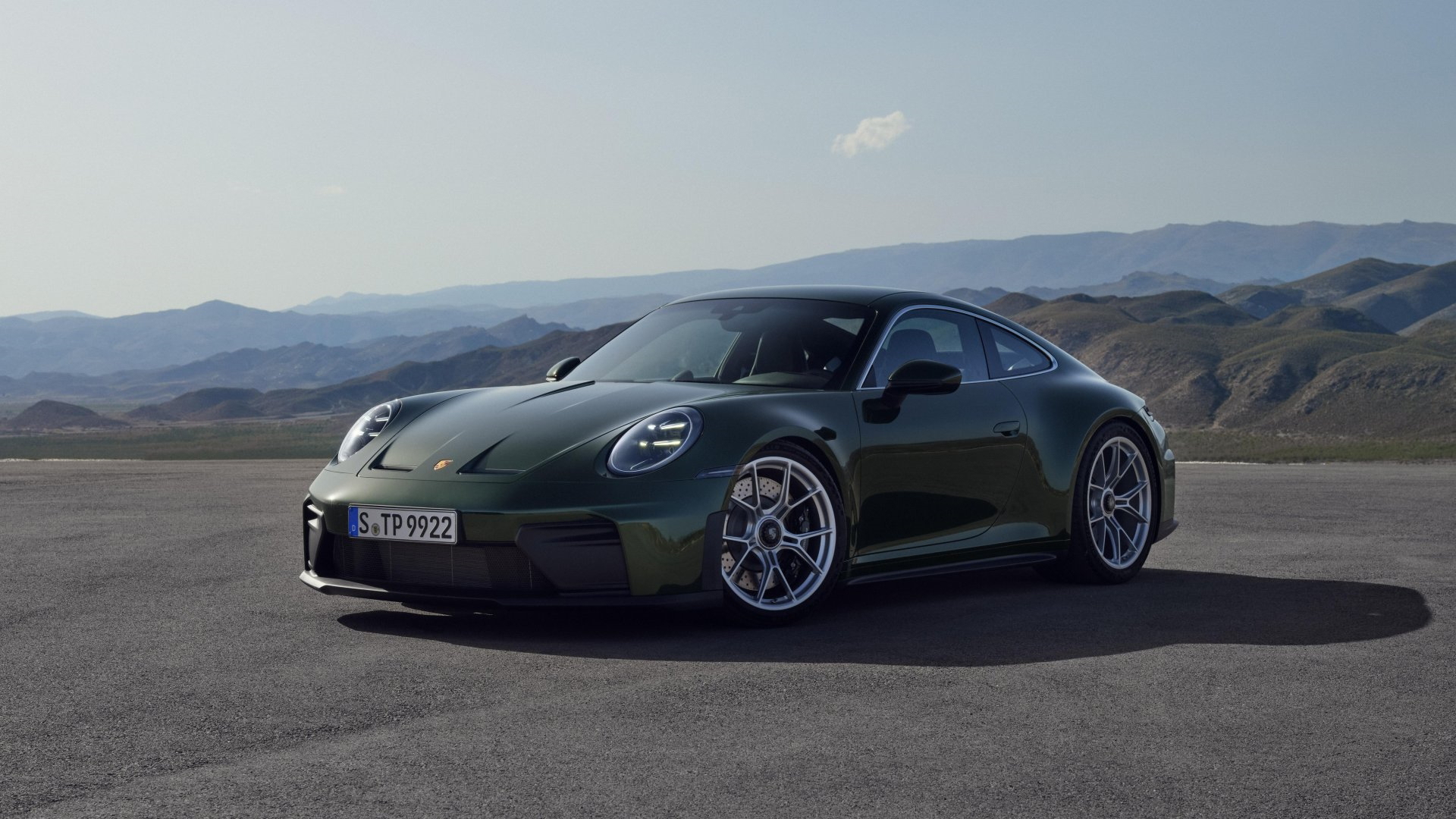 Vista dinámica del Porsche 911 GT3 modelo 992 en plena acción