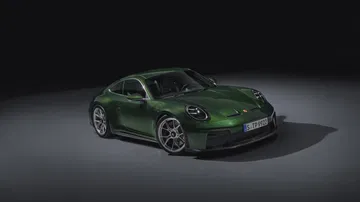 Vista lateral del Porsche 911 GT3, pureza deportiva con aerodinámica optimizada.