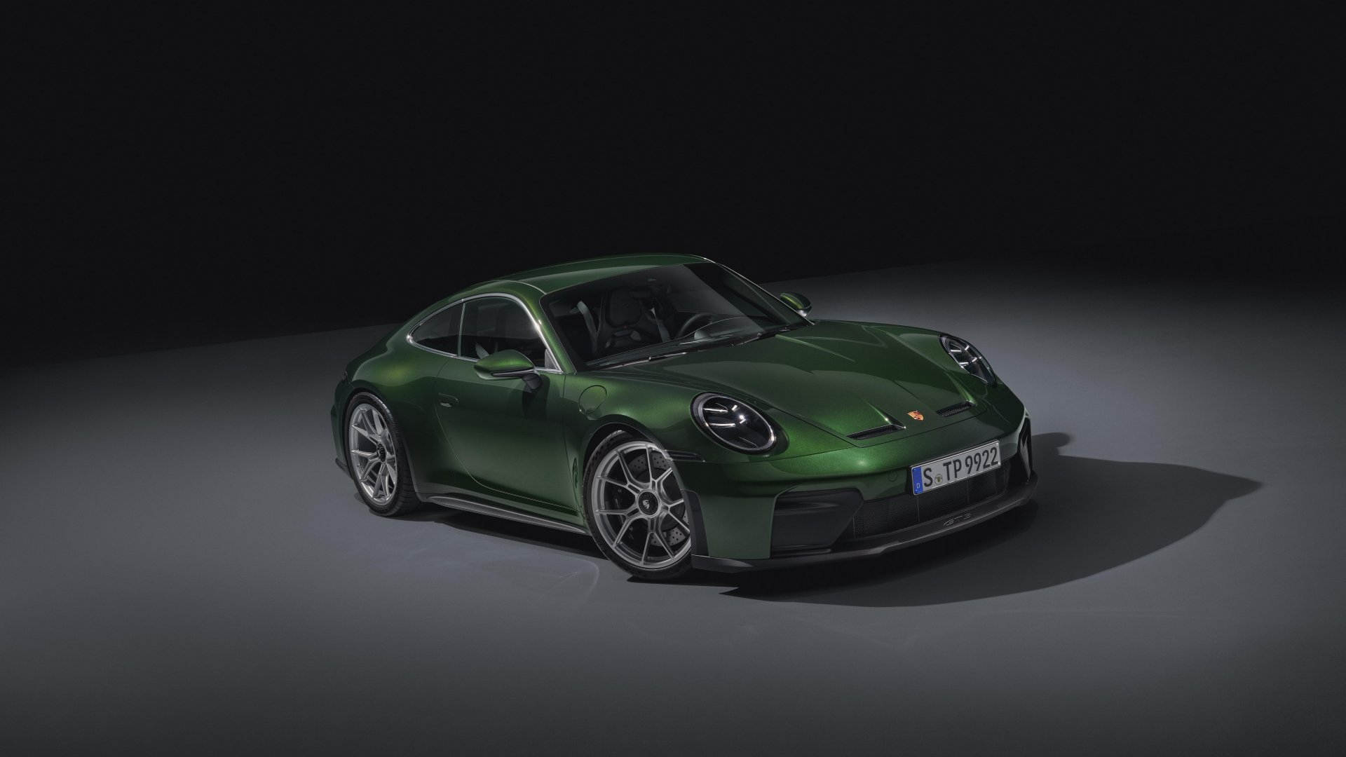 Vista lateral del Porsche 911 GT3, pureza deportiva con aerodinámica optimizada.