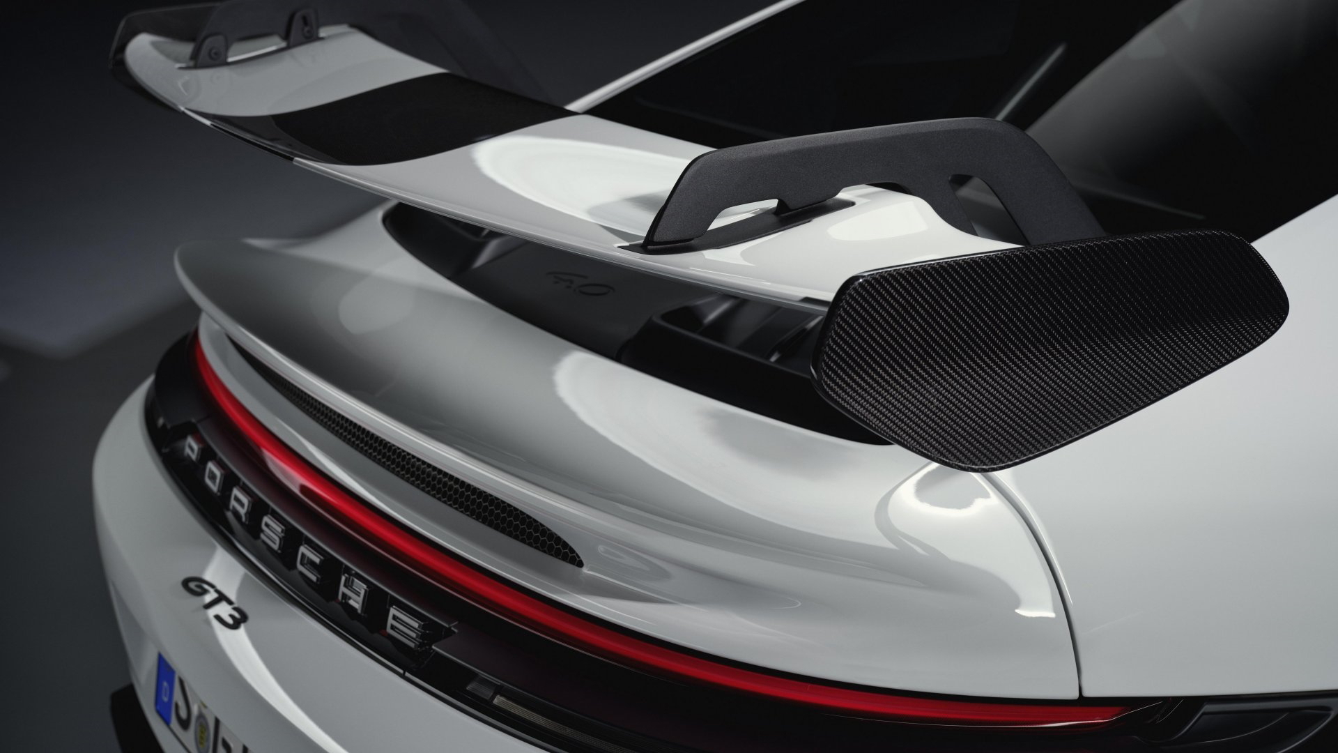 Vista trasera del Porsche 911 GT3 destacando su alerón