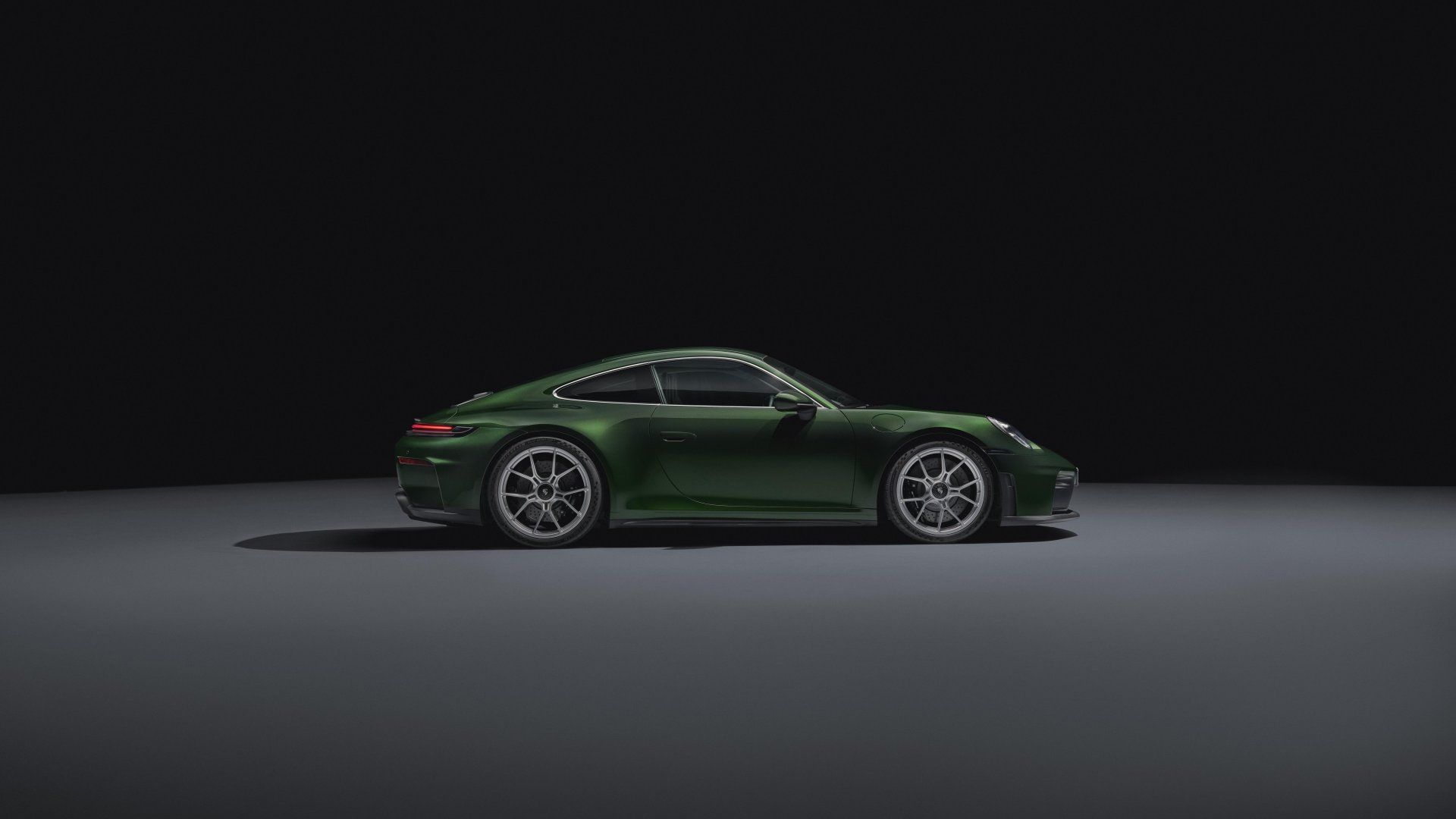 Silueta del Porsche 911 GT3, mostrando su línea lateral icónica.