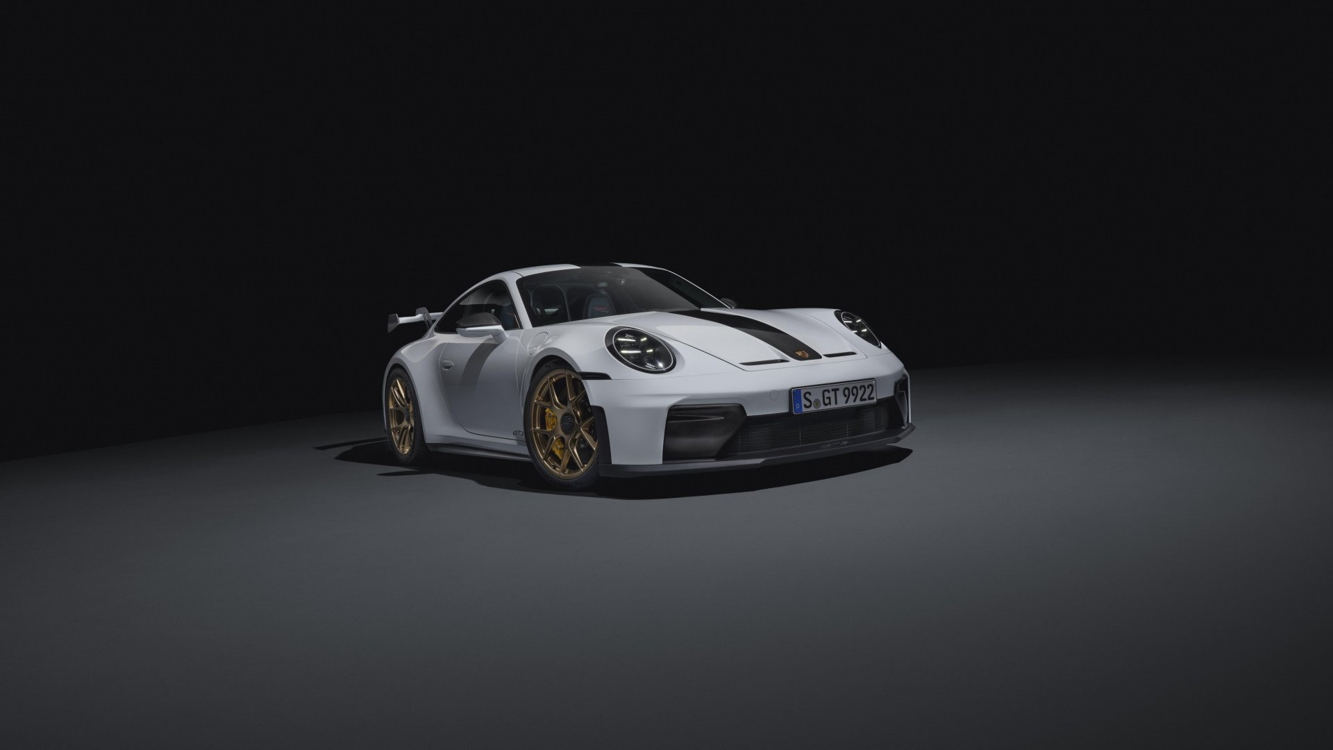 Vista lateral que muestra la estilizada silueta del Porsche 911 GT3 992.