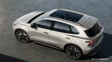 Vista superior lateral del MG ES5 que muestra su diseño y proporciones comparables al Qashqai.