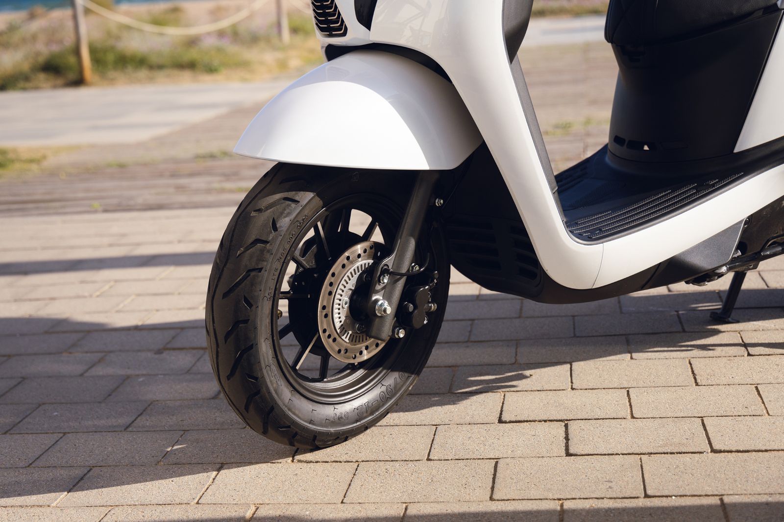 Rueda delantera de LTR 125 muestra freno ABS