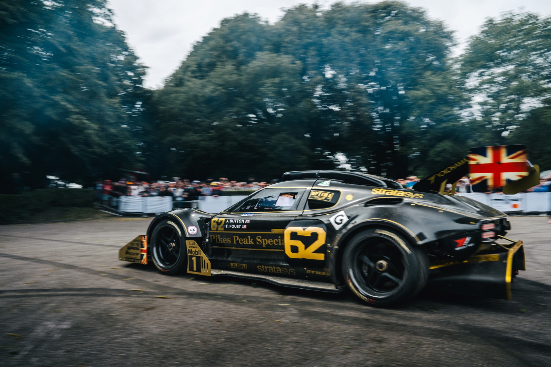 Superdeportivo Radford en el Goodwood Festival of Speed, lateral con decoración de competición.