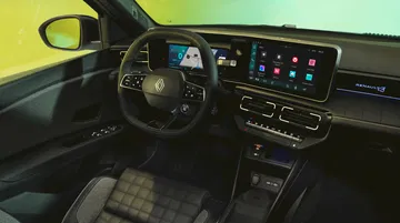 Vista del habitáculo moderno y tecnológico del nuevo Renault 4.