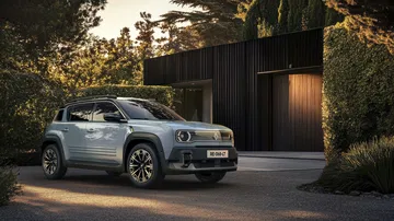 Renault 4 2025, un SUV compacto que redefine la accesibilidad y funcionalidad.