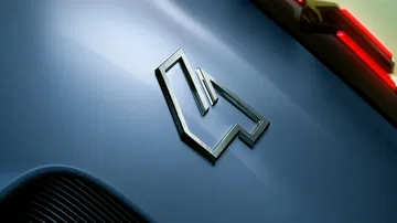 Detalle emblemático del Renault 4 E-Tech eléctrico, un guiño clásico al futuro.
