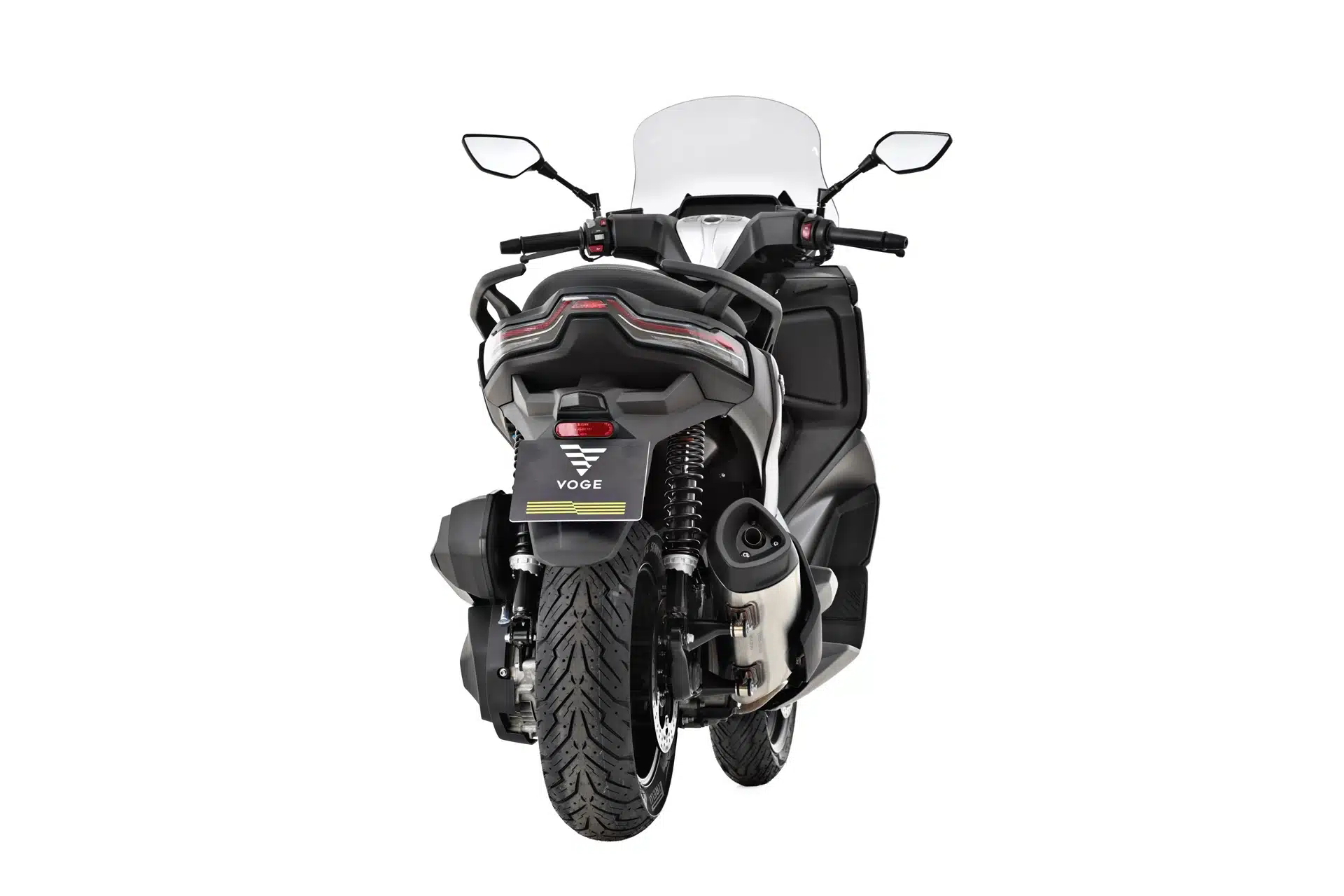 Vista frontal del Voge SR4 Max T con diseño GT y motor BMW, resaltando su robustez.