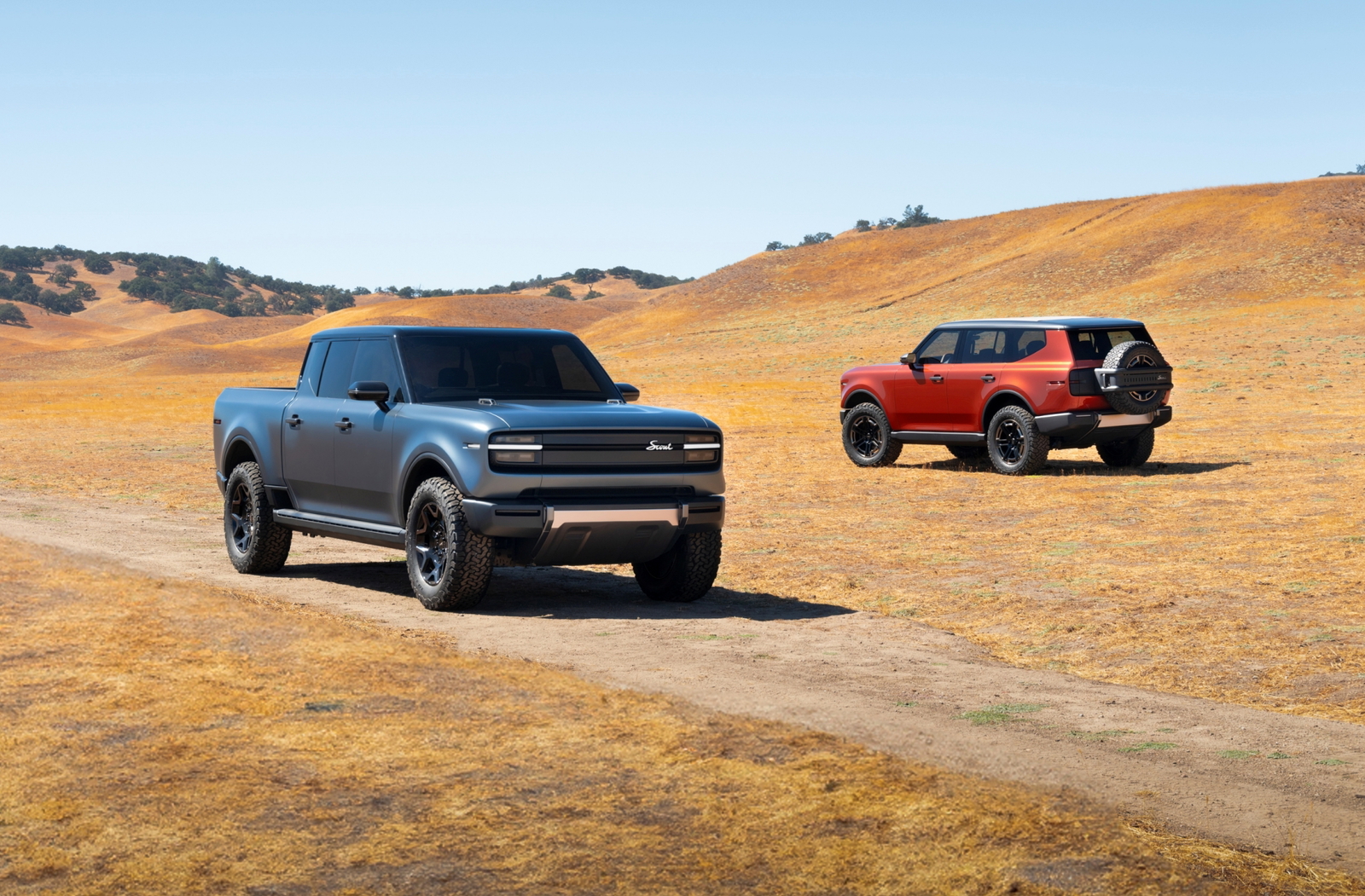 Vehículos todoterreno demostrando su capacidad en terreno exigente