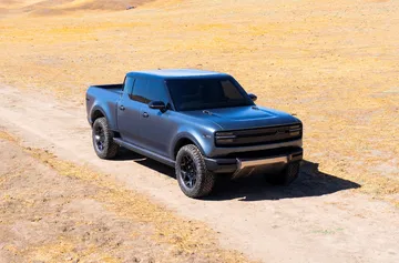 Vista lateral del Scout Terra 2027, combinando robustez y estilo moderno.