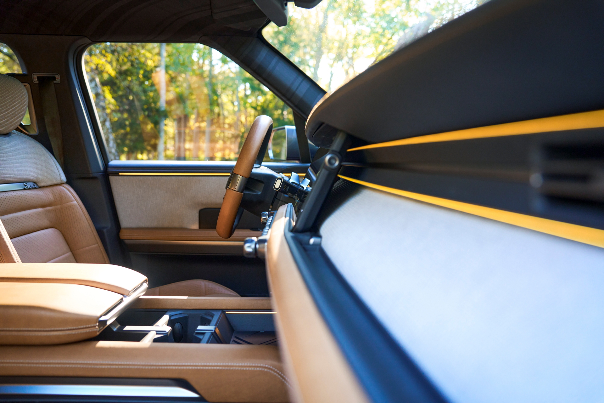Vista lateral del elegante y funcional interior del Scout Traveler.